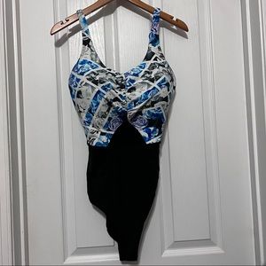 Robyn Lawley swimsuit. Adjustable shoulder straps and back strap. Size US 12